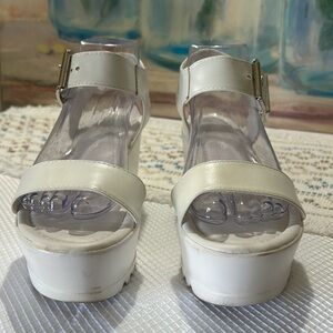 Shoe land size 7 Women's Cream Wedge Sandals